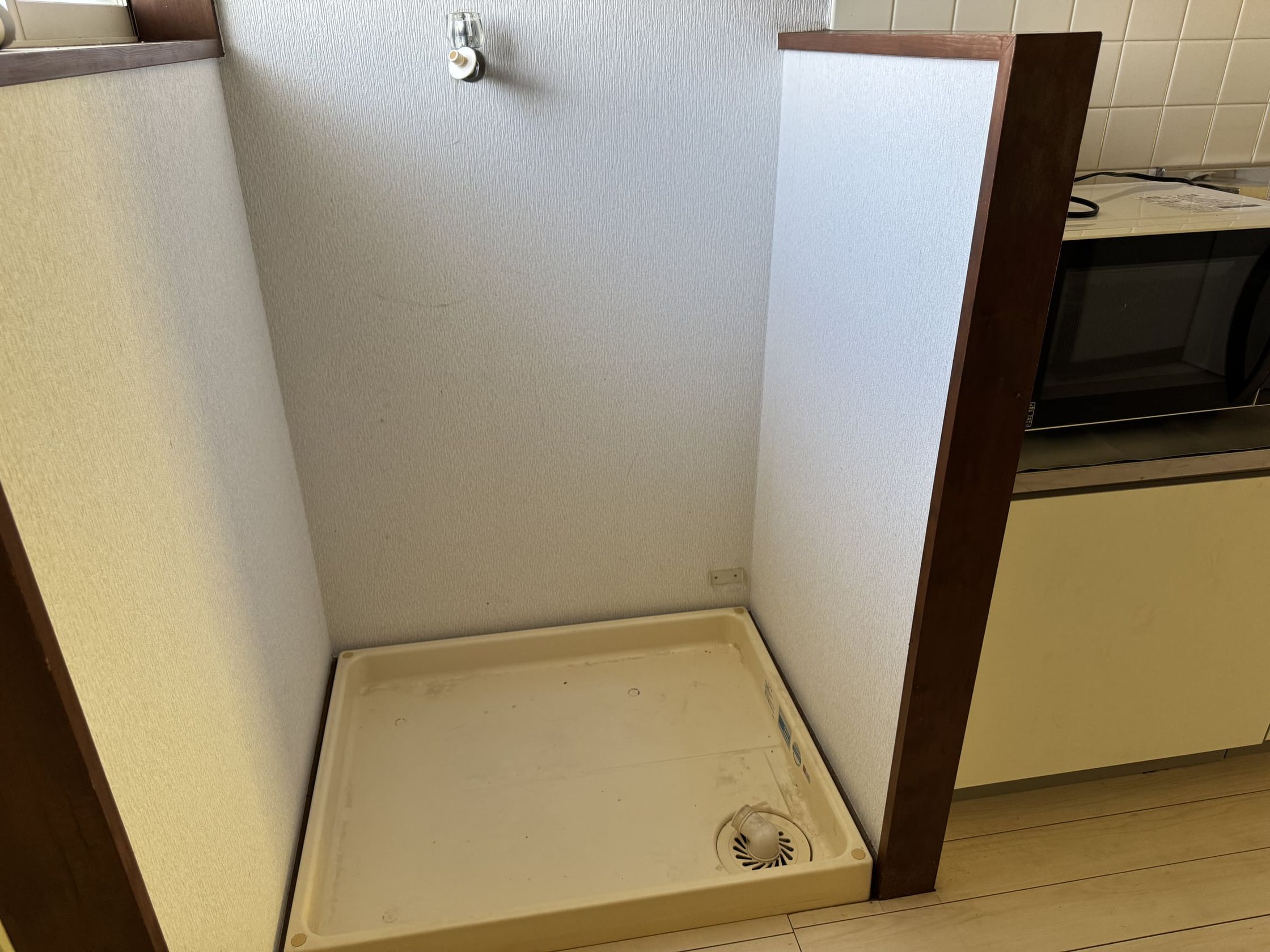 室内の洗濯機置き場。防水パン付き